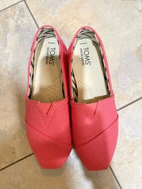 TOMS Canvas Slip-On Flats in Coral